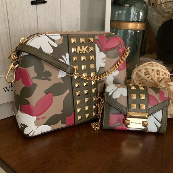 Michael Kors Handbags - New. MK set💞 limited addition